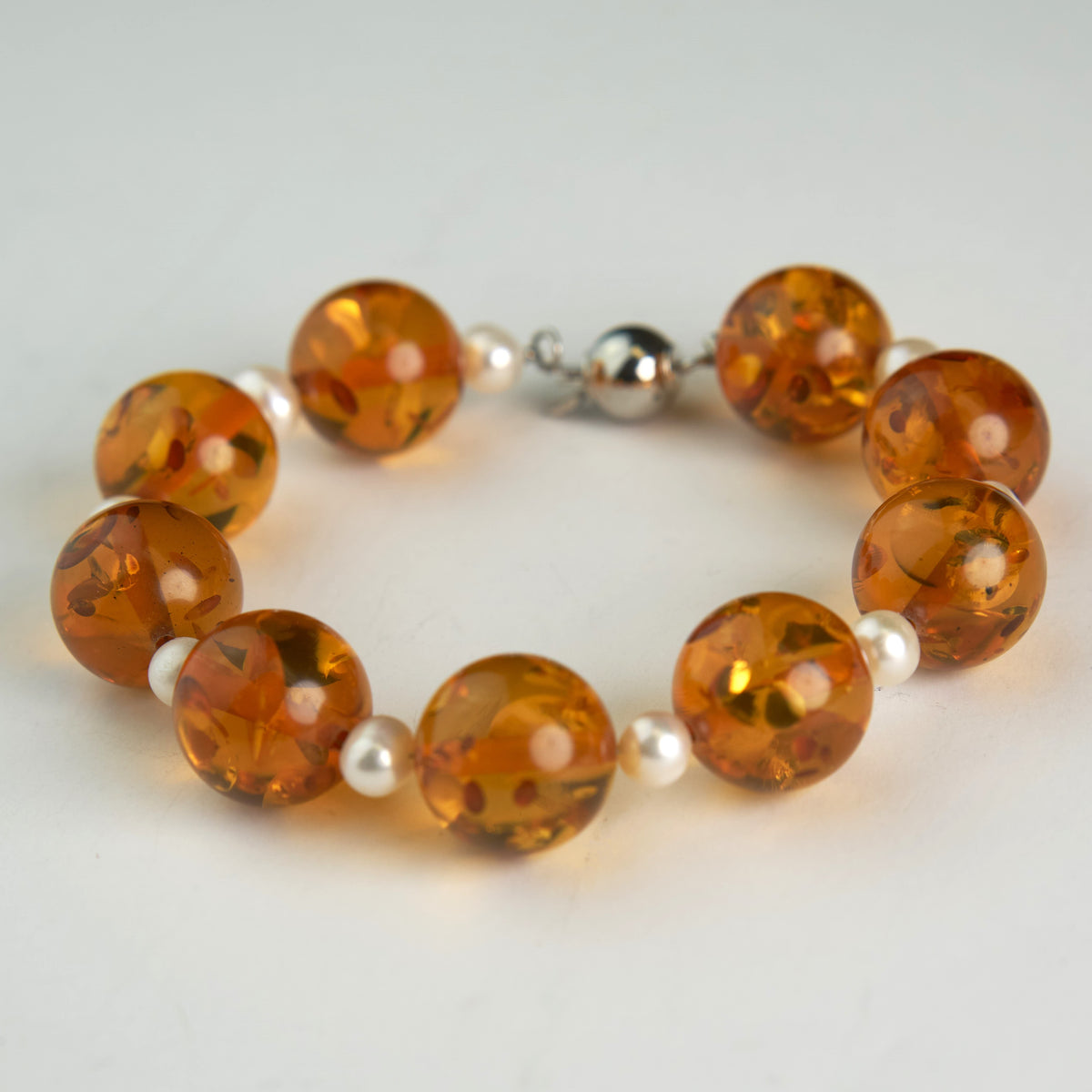 Bargain Cave - Pearl and Bead Bracelet