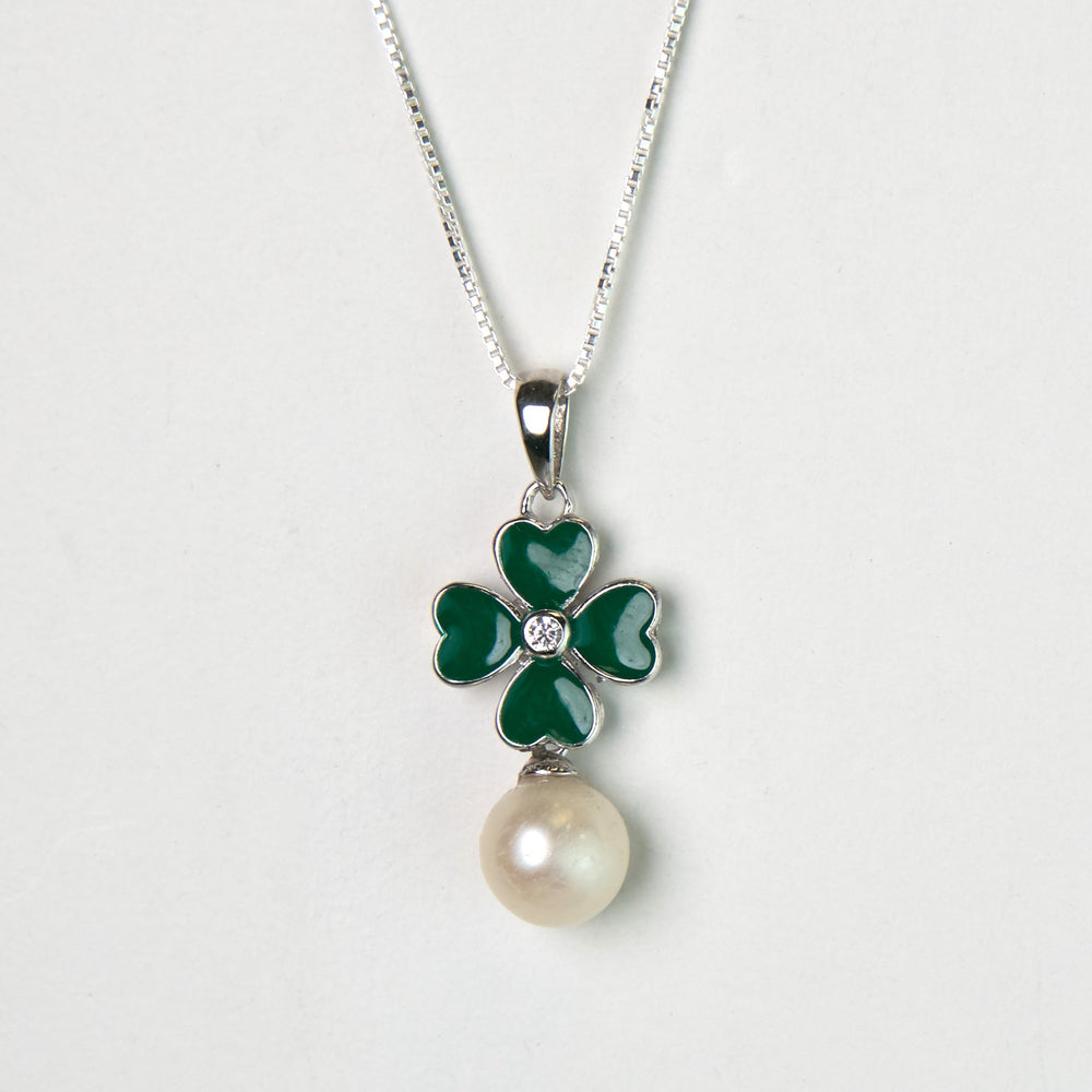 Bargain Cave Clover Necklace