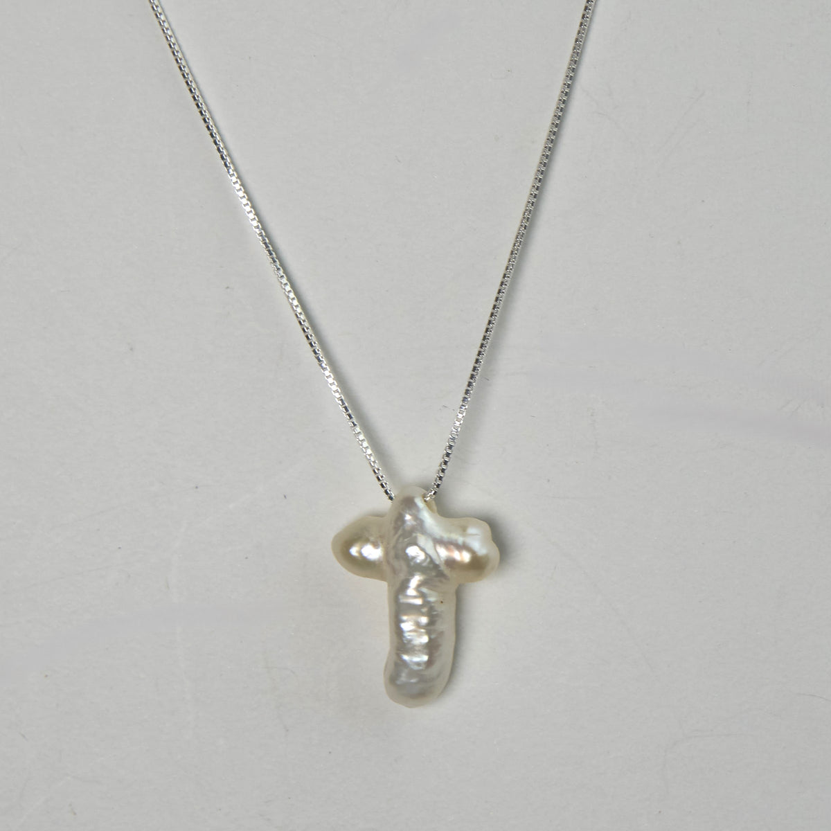 Bargain Cave Cross Shaped Pearl Necklace